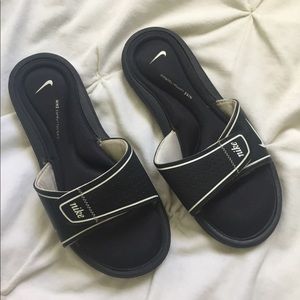 Nike comfort footbed black slides